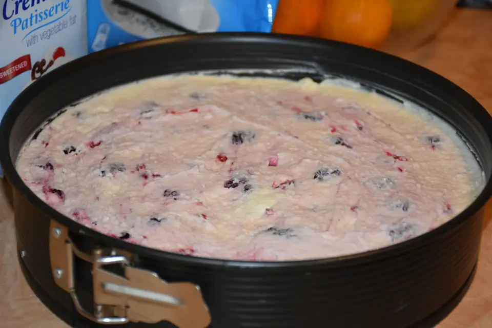 Cheesecake Oreo Reteta Tort cu fructe de padure – etapa 8