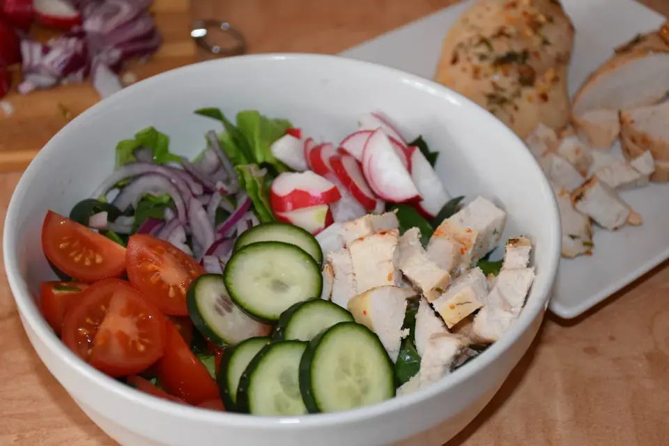 Salata cu piept de pui la cuptor – etapa 6