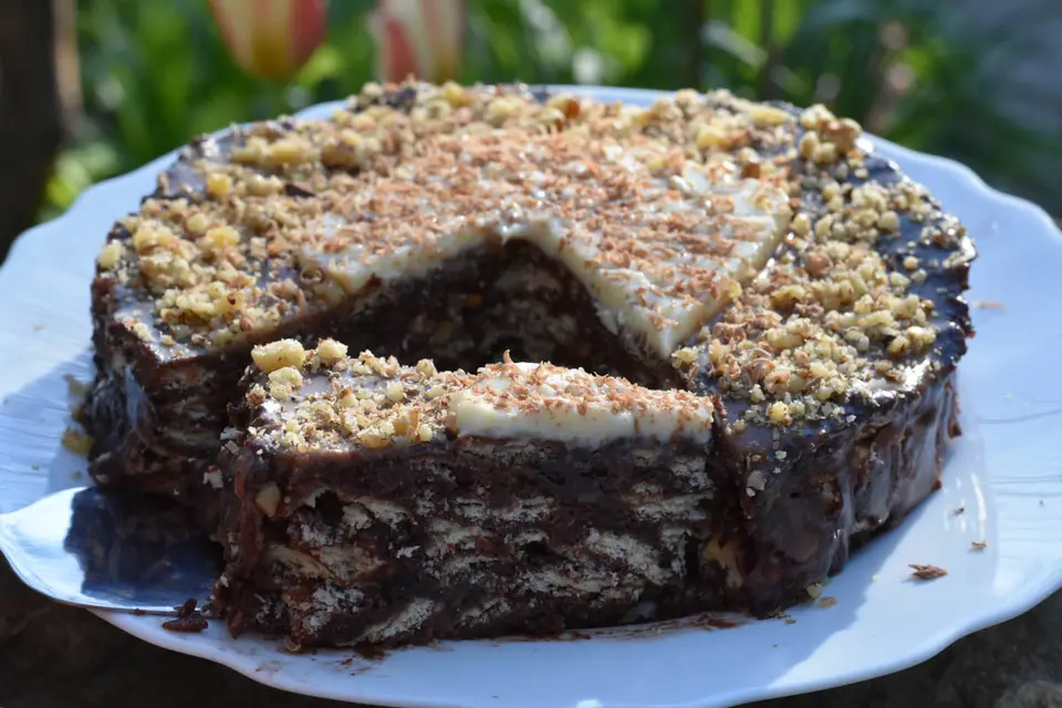 Tort de biscuiti cu glazura de ciocolata – etapa 2