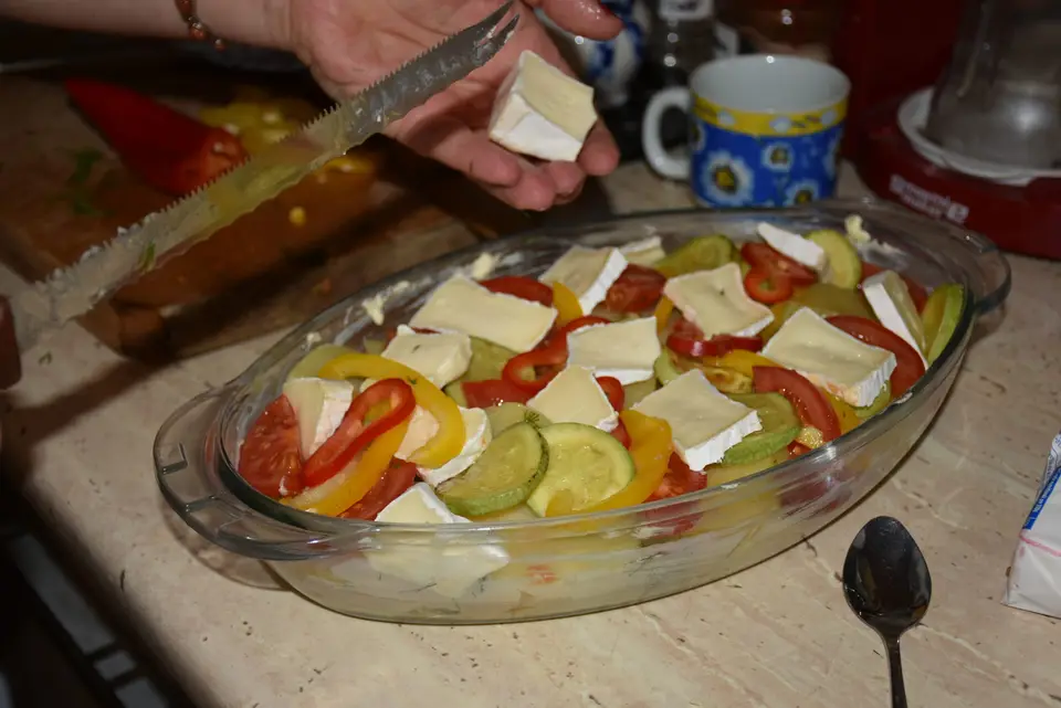Legume la cuptor cu branza brie – etapa 3