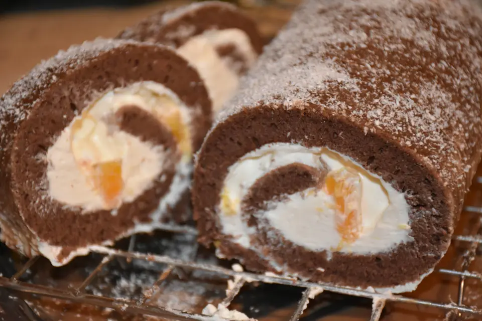 Rulada de cacao cu crema de vanilie si portocale – etapa 2