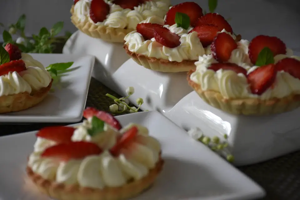 Mini tarte cu capsuni si crema de vanilie – etapa 2