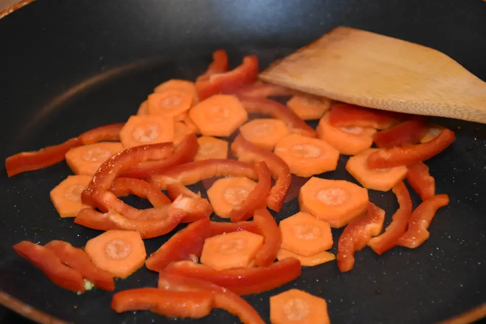 Garnitura de orez cu legume – etapa 4
