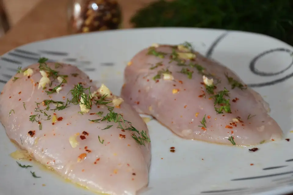 Salata cu piept de pui la cuptor – etapa 4