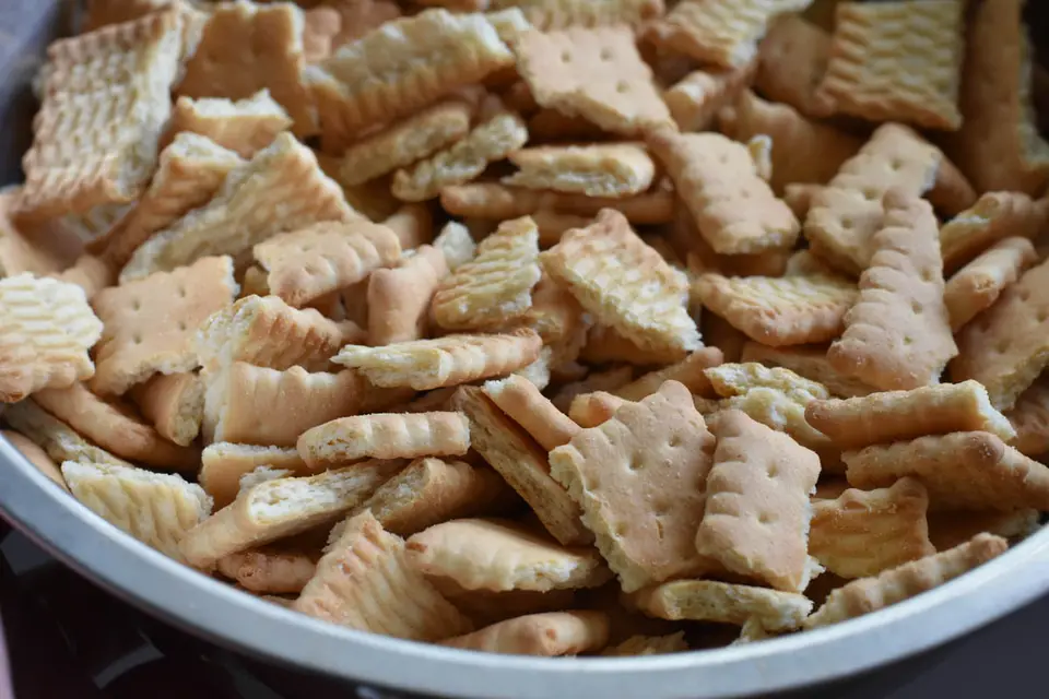 Tort de biscuiti cu glazura de ciocolata – etapa 3