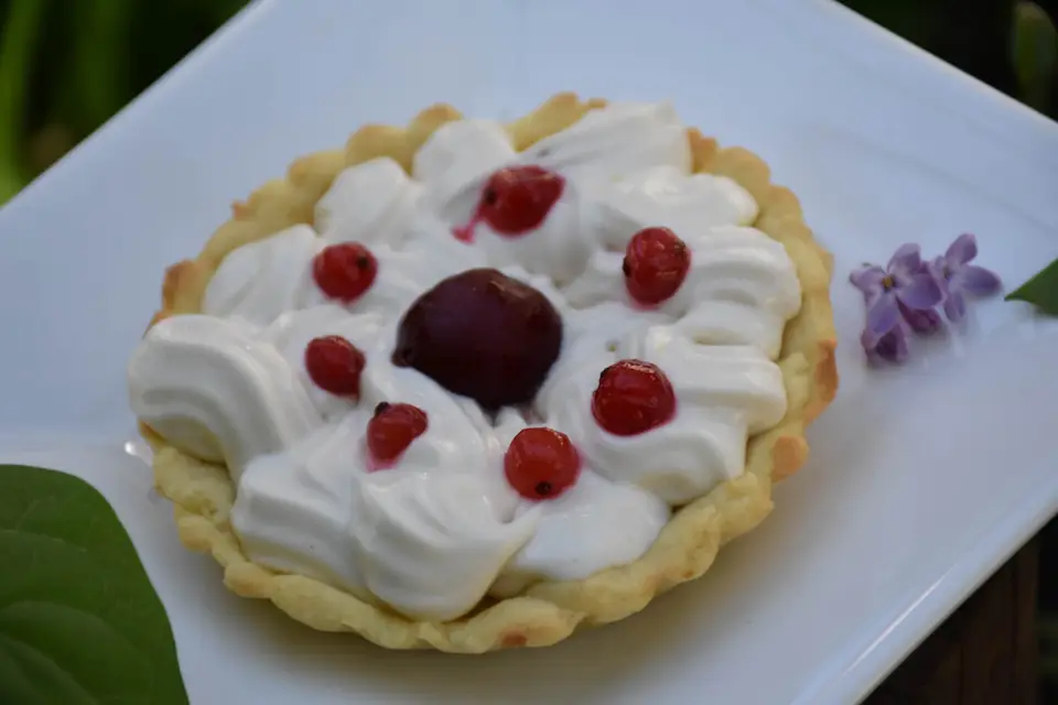 Mini tarte cu capsuni si crema de vanilie – etapa 3