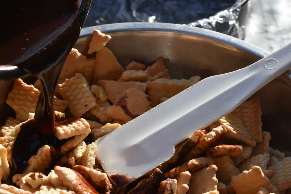 Tort de biscuiti cu glazura de ciocolata – etapa 5