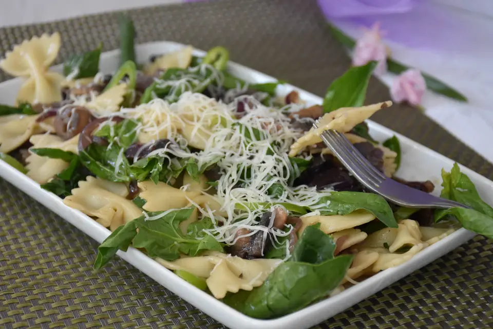 Farfalle cu spanac si ciuperci – etapa 1