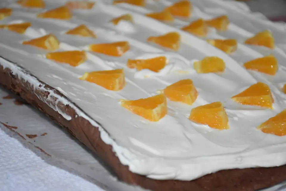 Rulada de cacao cu crema de vanilie si portocale – etapa 5