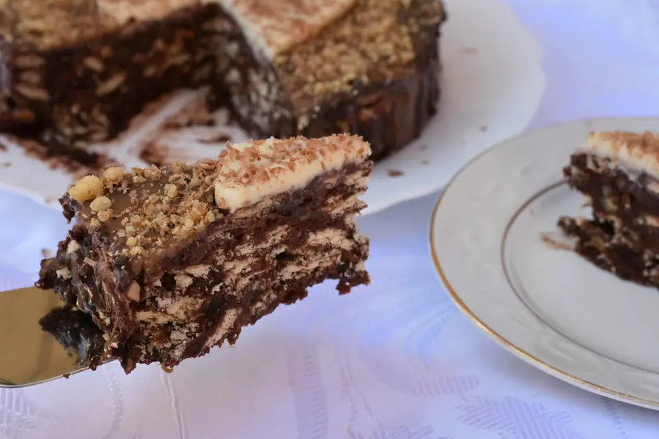 Tort de biscuiti cu glazura de ciocolata – etapa 8