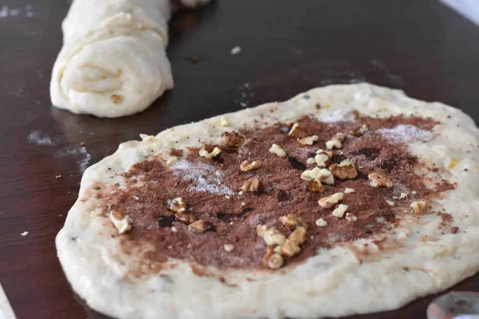 Cozonac pufos cu cacao si nuci – etapa 6