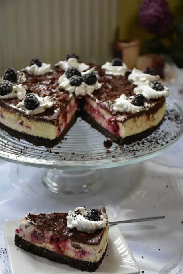 Cheesecake Oreo Reteta Tort cu fructe de padure – etapa 10