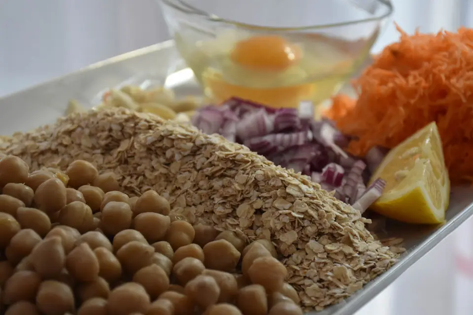 Burgeri din naut in chifla cu seminte – etapa 4