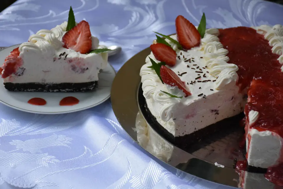 Cheesecake oreo cu capsuni – etapa 3