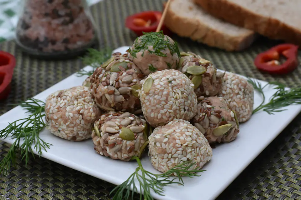 Bilute din pate vegetal cu seminte – rețetă