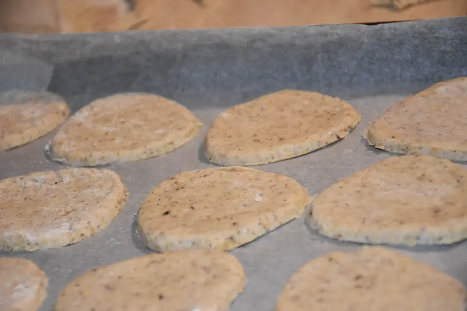 Biscuiti cu ovaz, nuci si gutui caramelizate – etapa 3