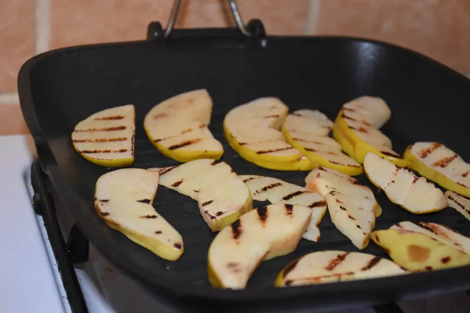 Biscuiti cu ovaz, nuci si gutui caramelizate – etapa 4