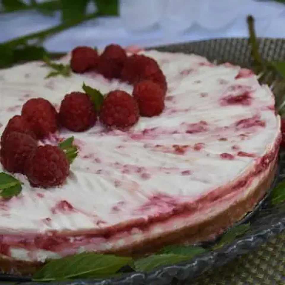 Cheesecake cu zmeura – rețetă