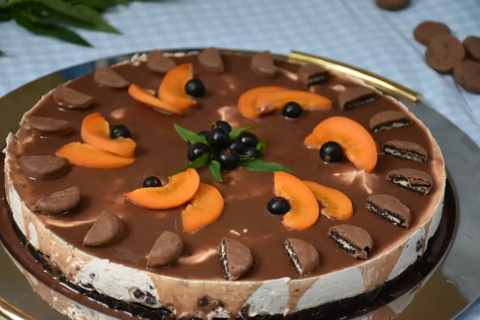 Cheesecake oreo cu caise si coacaze – etapa 5