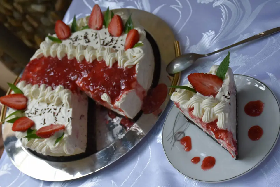 Cheesecake oreo cu capsuni – etapa 5