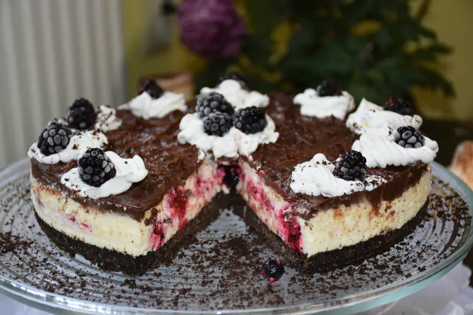 Cheesecake Oreo Reteta Tort cu fructe de padure – rețetă