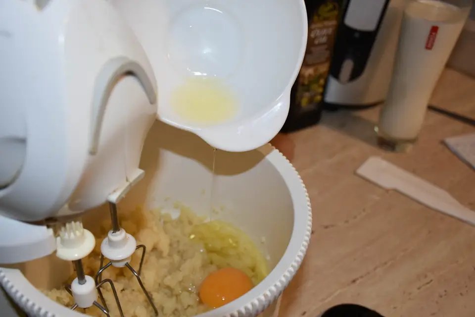 Choux a la creme cu cremă de vanilie și căpșuni – etapa 2