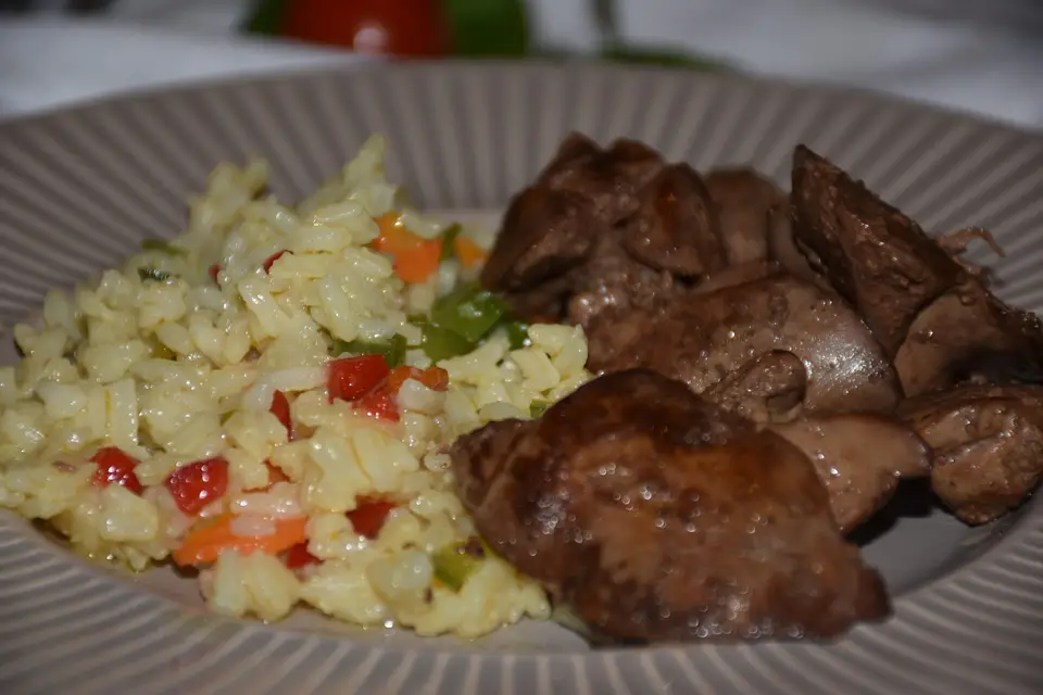 Ficatei de pui sote cu orez si legume – etapa 1