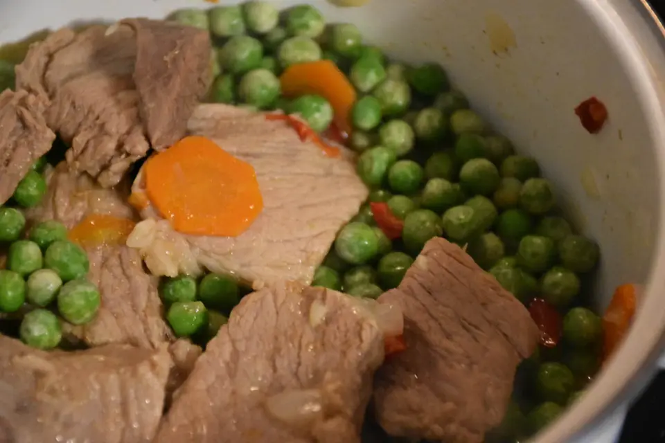 Mazăre cu carne de porc – etapa 4