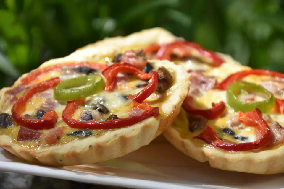 Mini tarte cu ciuperci si cascaval – rețetă