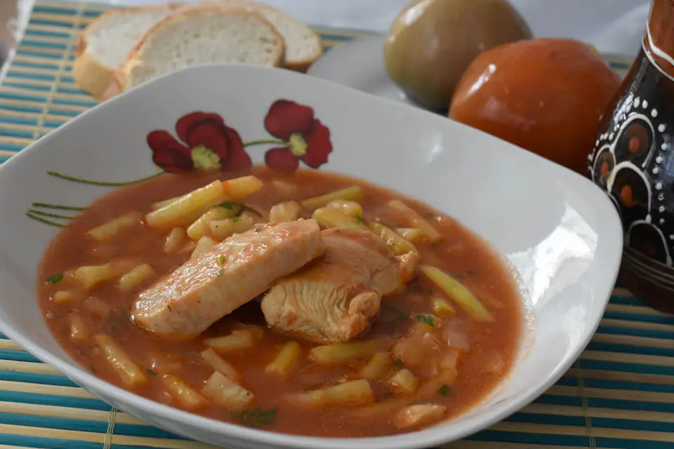Piept de pui cu fasole pastai – rețetă