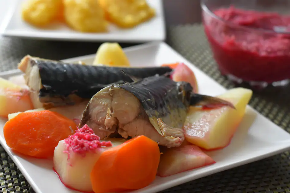 Rasol de macrou cu legume – rețetă