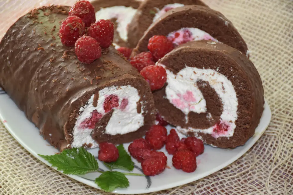 Rulada de cacao cu crema de branza si zmeura – etapa 1