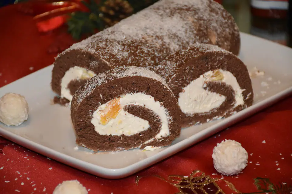 Rulada de cacao cu crema de vanilie si portocale – rețetă
