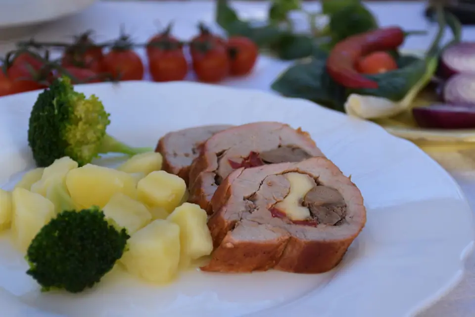 Rulada din muschi de porc – rețetă
