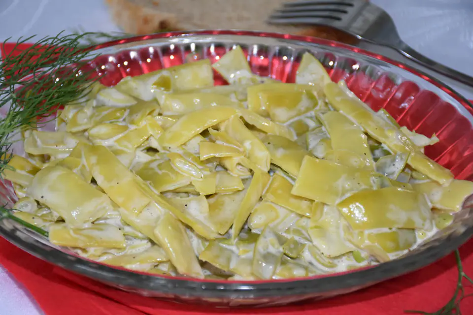 Salata de fasole pastai cu maioneza – rețetă