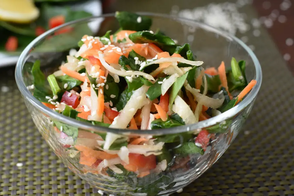 Salata de spanac si cruditati – etapa 2
