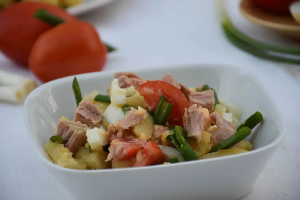 Salata de ton cu cartofi – etapa 1