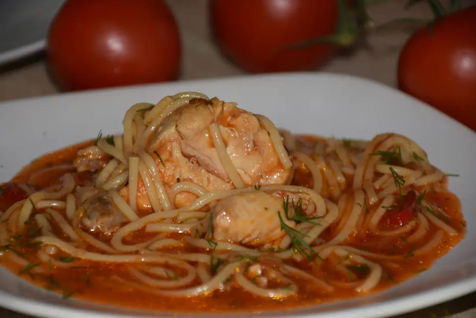 Spaghete cu carne de pui – rețetă