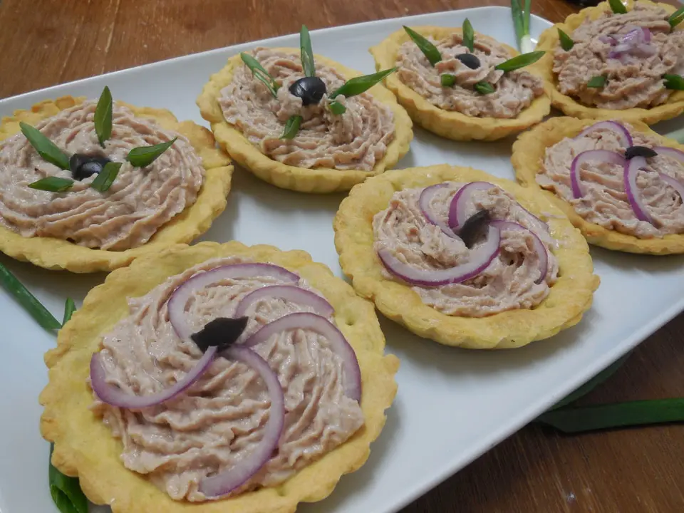 Tarta cu pasta din ton – etapa 1