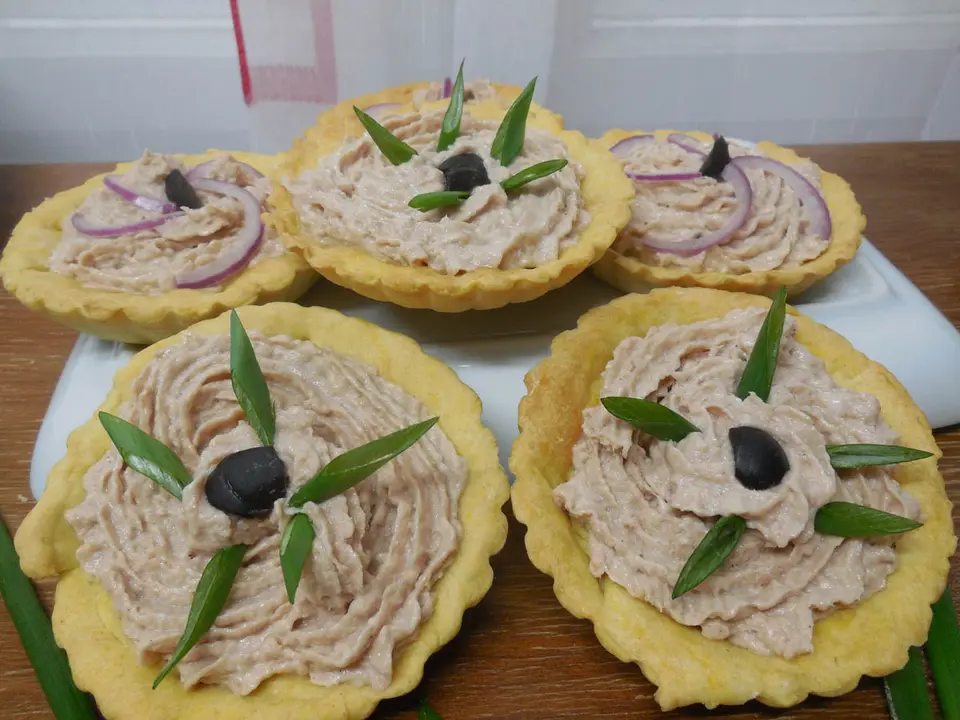 Tarta cu pasta din ton – etapa 2