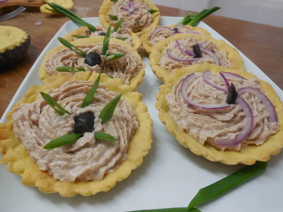 Tarta cu pasta din ton – etapa 3