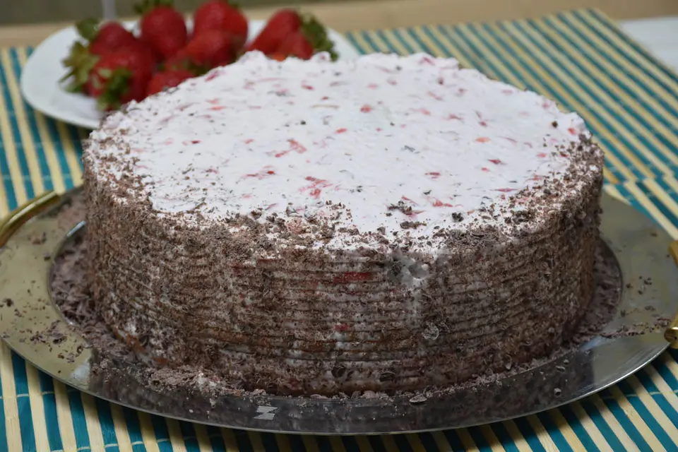Tort cu capsuni – etapa 3