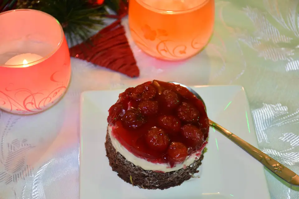 Tort cu crema de vanilie si jeleu de visine – etapa 2