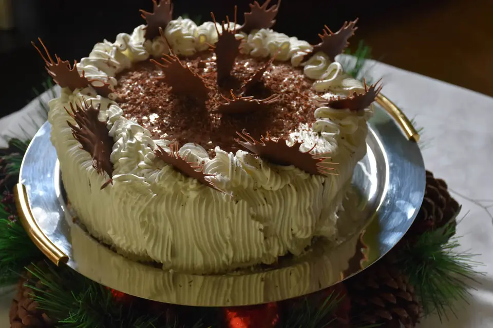 Tort cu crema ganache si stelute din ciocolata – etapa 1