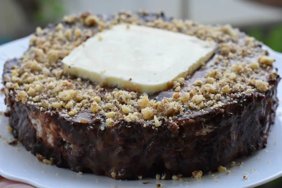 Tort de biscuiti cu glazura de ciocolata – rețetă