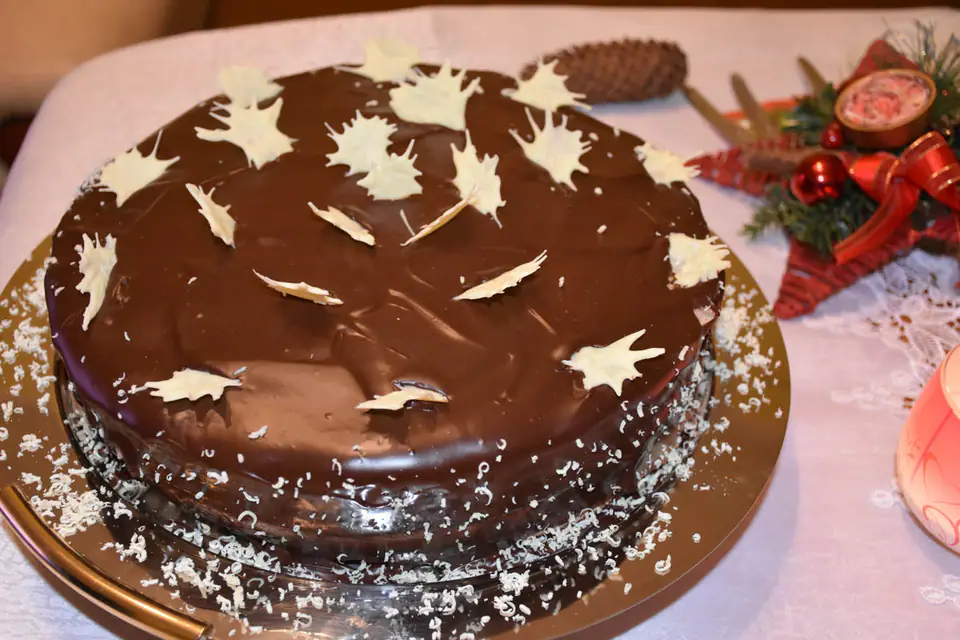 Tort de ciocolata glazurat – rețetă