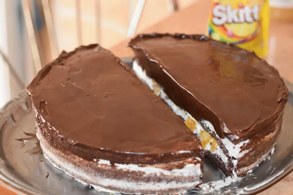 Tort glazurat cu crema mascarpone – etapa 3