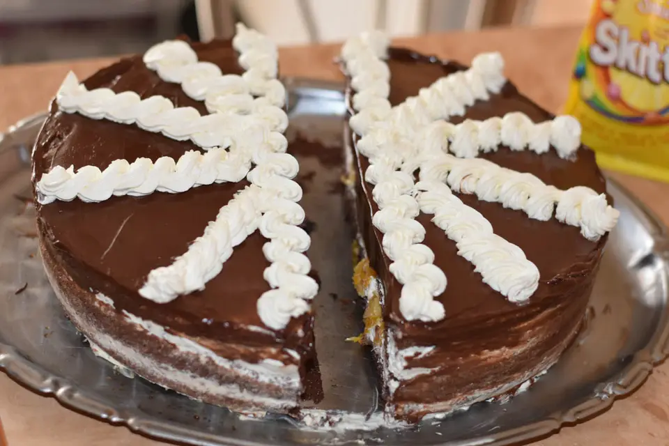Tort glazurat cu crema mascarpone – etapa 4