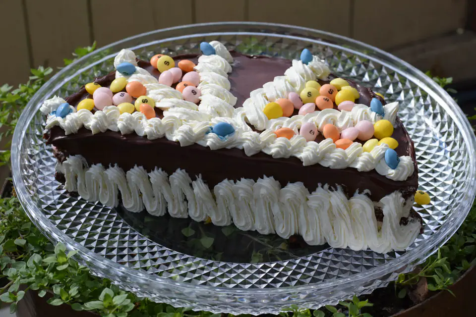 Tort glazurat cu crema mascarpone – rețetă